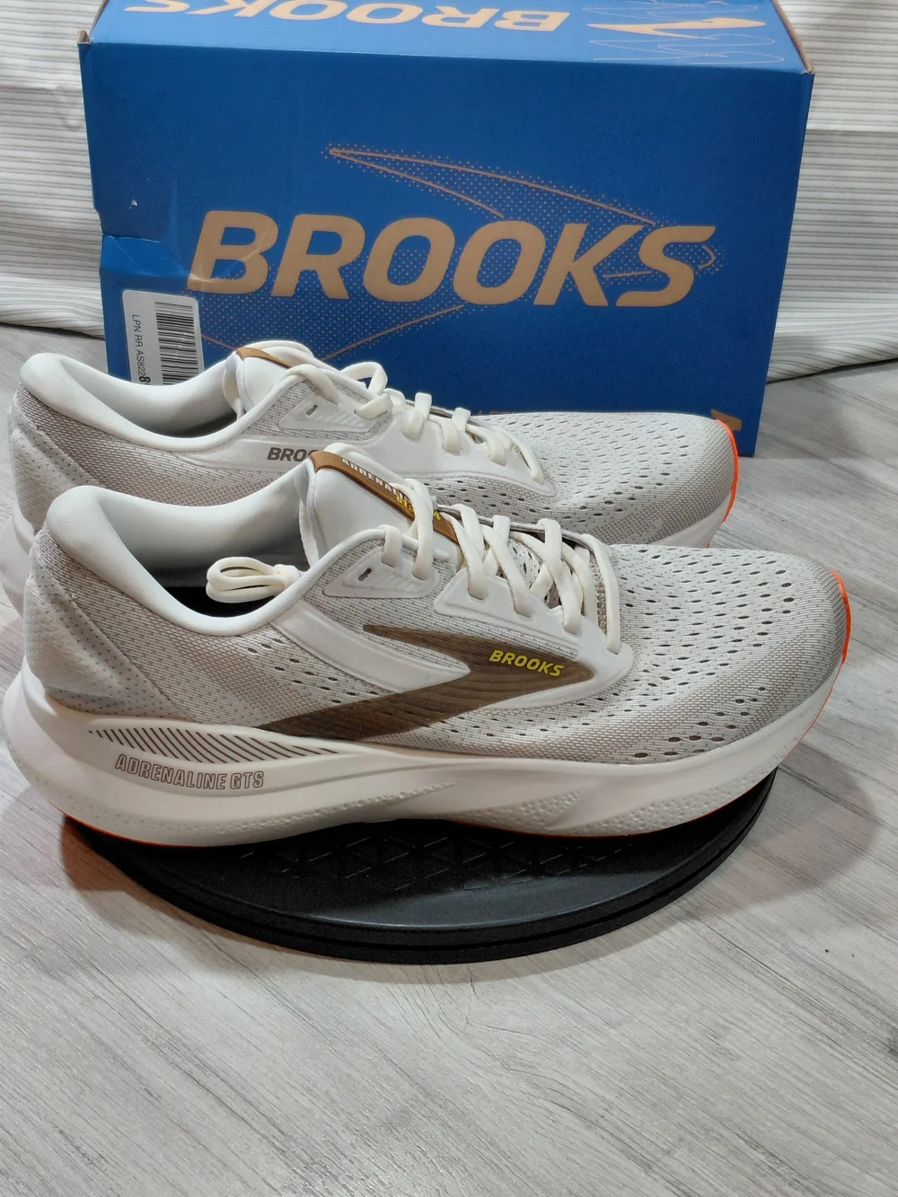 NEW Brooks Mens Adrenaline GTS 24 Running Shoes Coconut/Portabella Orange M11.5